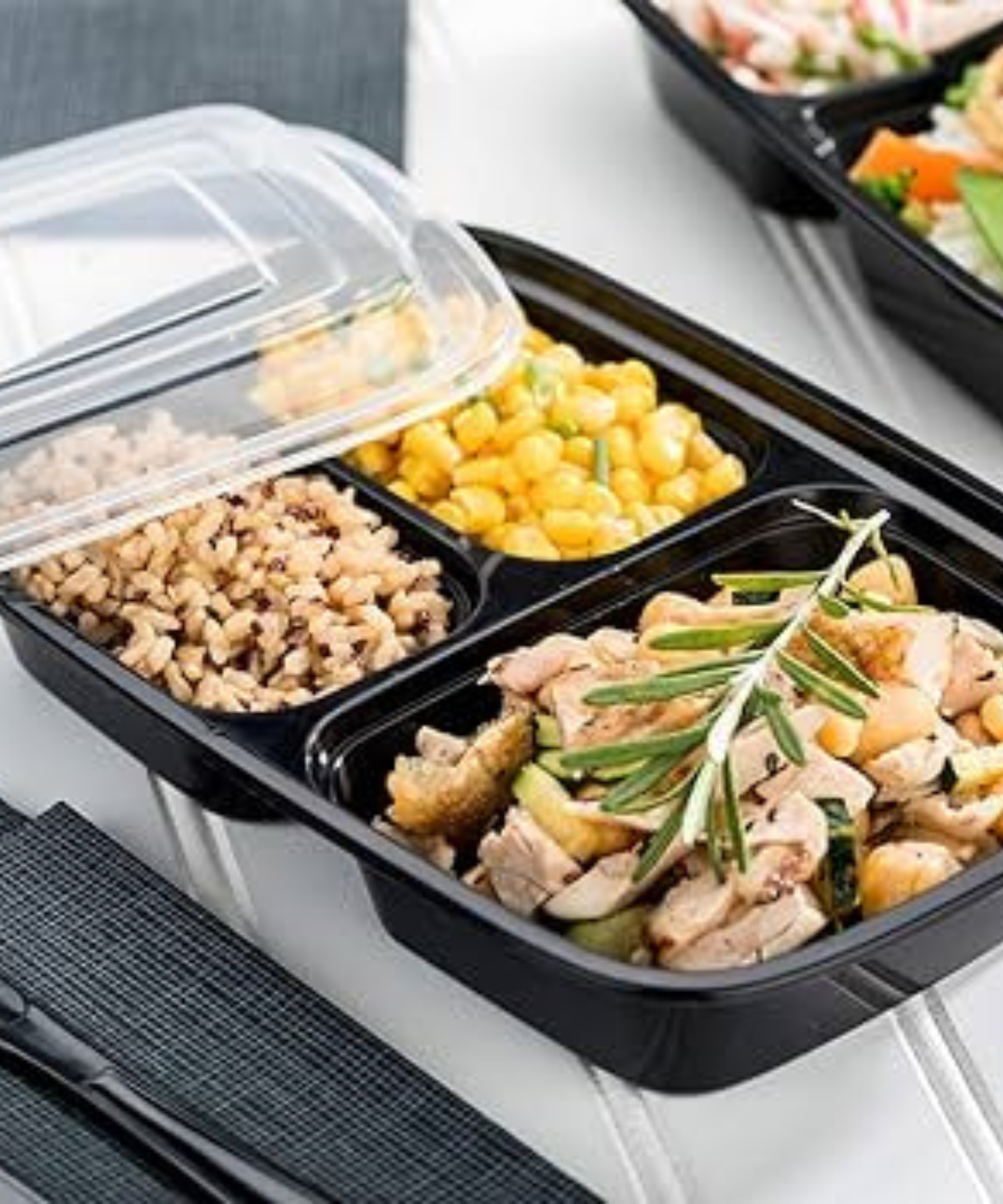 Plastična crna posuda za pakovanje hrane sa poklopcem